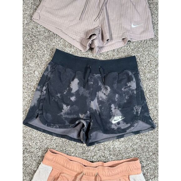 nike women’s S clothes bundle two short sleeve tops three pull on shorts black - Picture 10 of 11